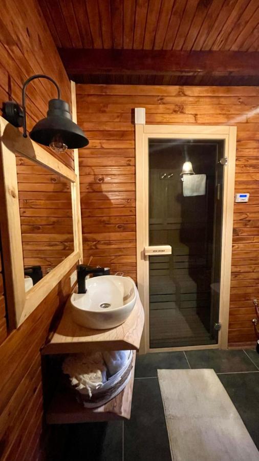 Panurlawoodenhouse Oezel Havuz& Sauna Mavi Bagian luar foto